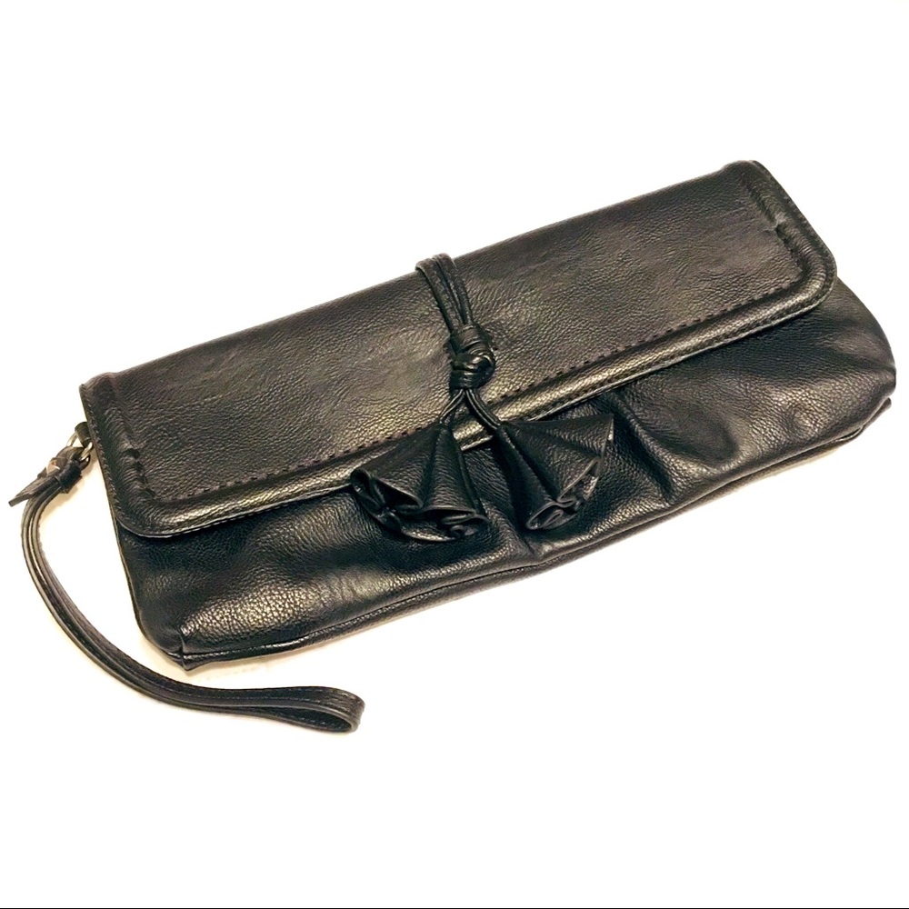 Black Clutch Wristlet by Simply Vera Wang